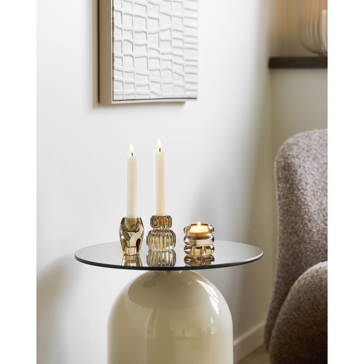 Ambiance chaleureuse avec la table d'appoint Ravello