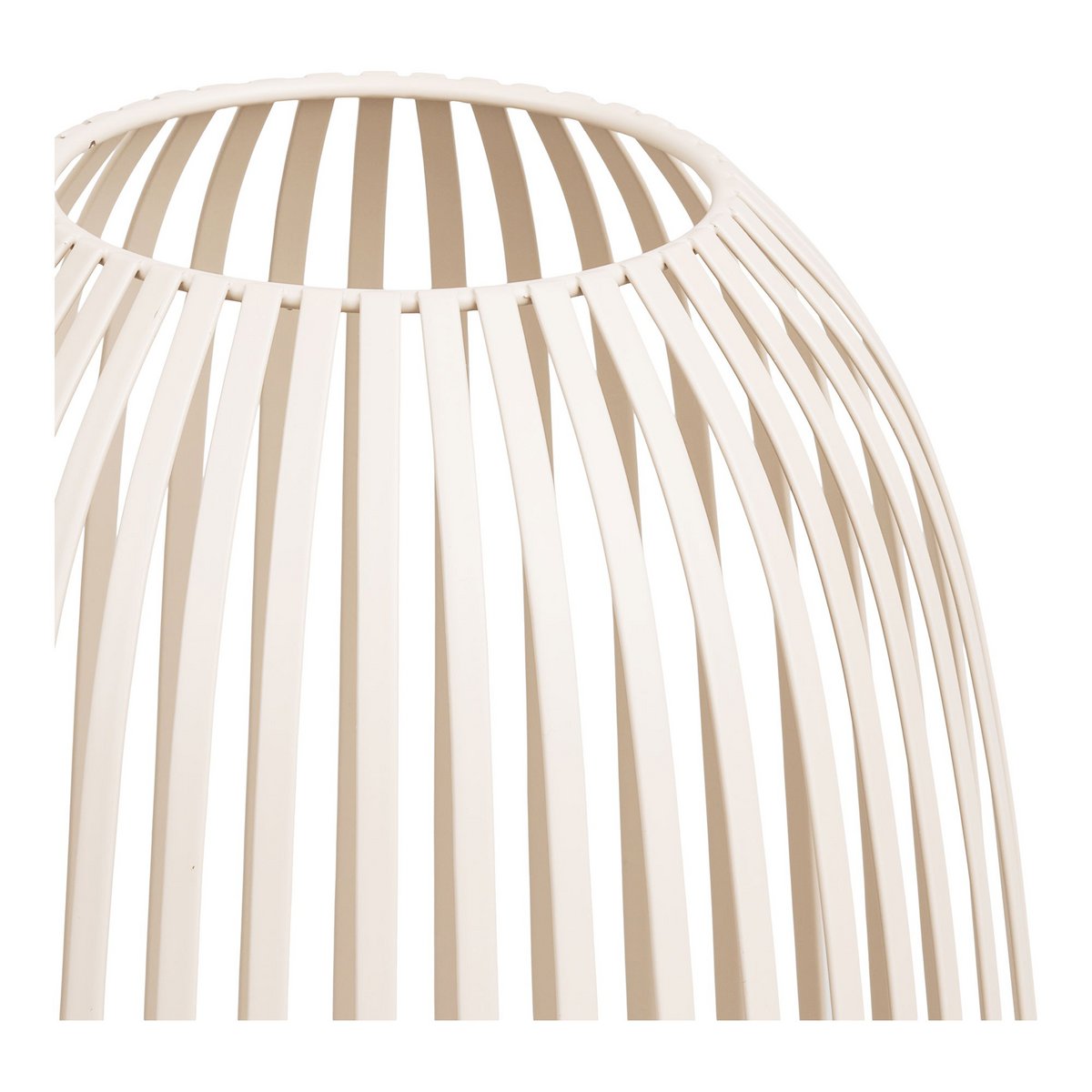 Lanterne Stoense en métal beige, mise en scène sur une table