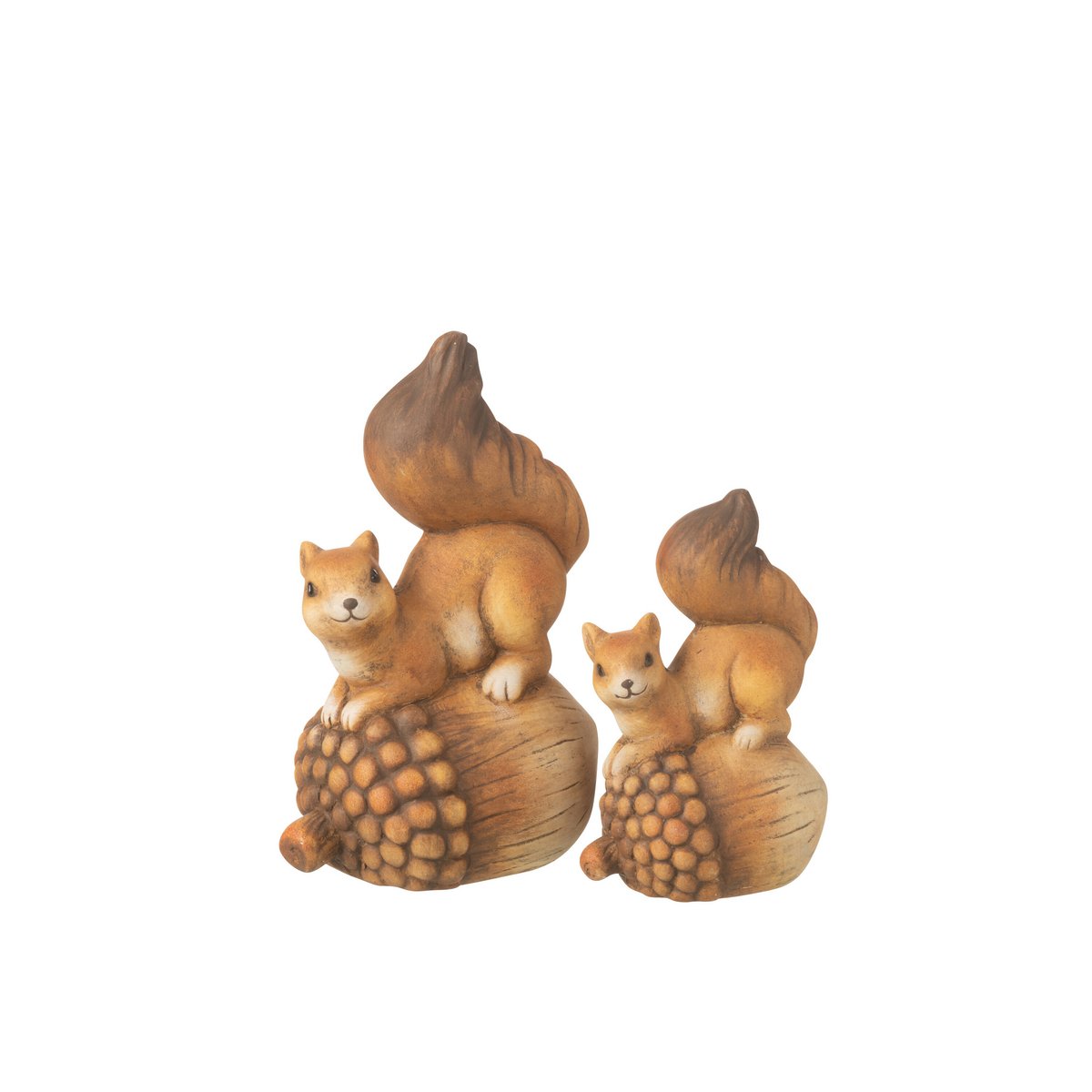 Écureuil en porcelaine marron posé sur un gland, vue de face