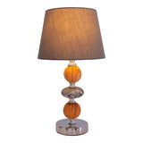 Détail du design en métal et bois de la lampe Araga