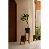 Détail de la jardinière Charcoal Low avec pot en terre cuite