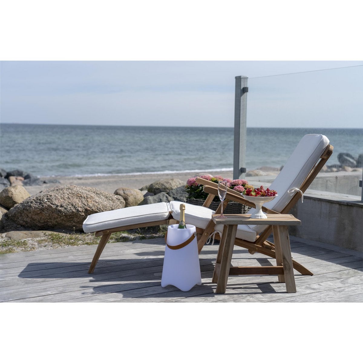 Banc Barcelona en teck naturel dans une chambre