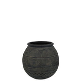 Vase Kruik Circle J-Line dans un décor moderne, avec des fleurs.