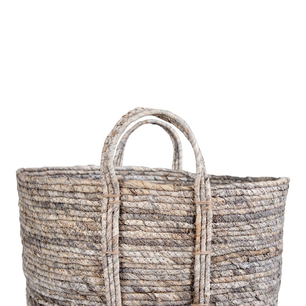 Panier Udine, utilisé pour le rangement dans une chambre