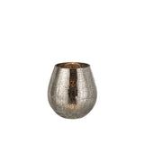 Lanterne J-Line grise en verre, posée sur une table dans un salon moderne.
