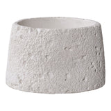 Détail du bougeoir en céramique gris, texture ciment