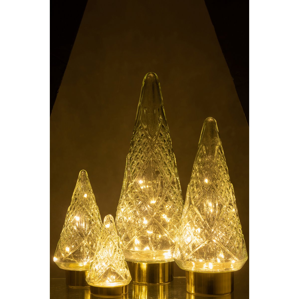 Sapin de Noël J-Line, parfait pour une décoration intérieure sophistiquée