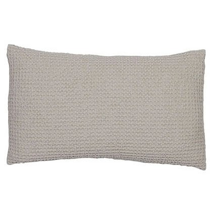 Coussin Maia Lin recyclé 30x50, élégant et moderne, en tissu doux.