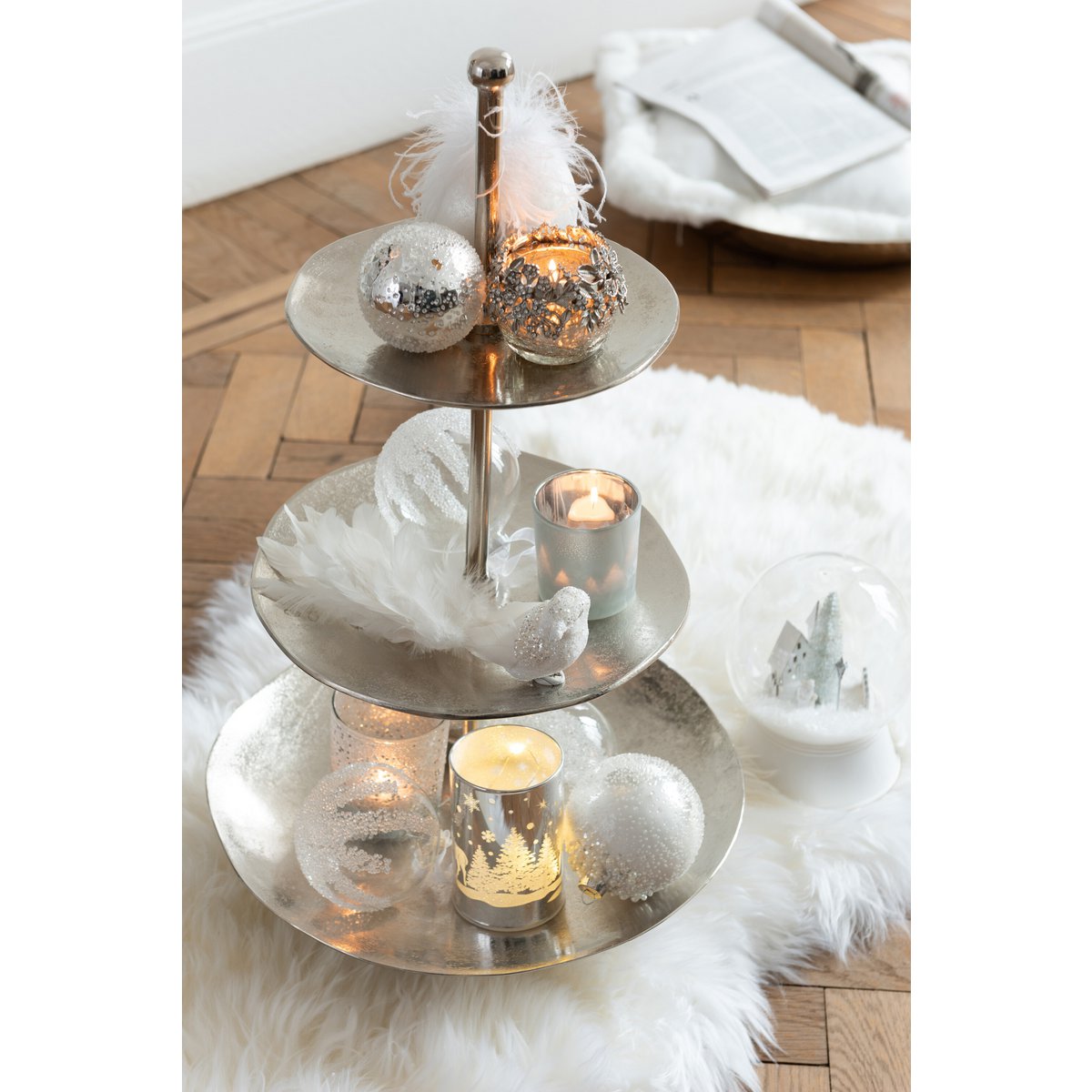 Boules de Noël J-Line avec finition sucrée et couleur blanche