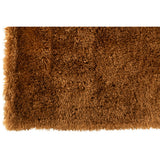 Couverture J-Line Moutie drapée sur un canapé moderne