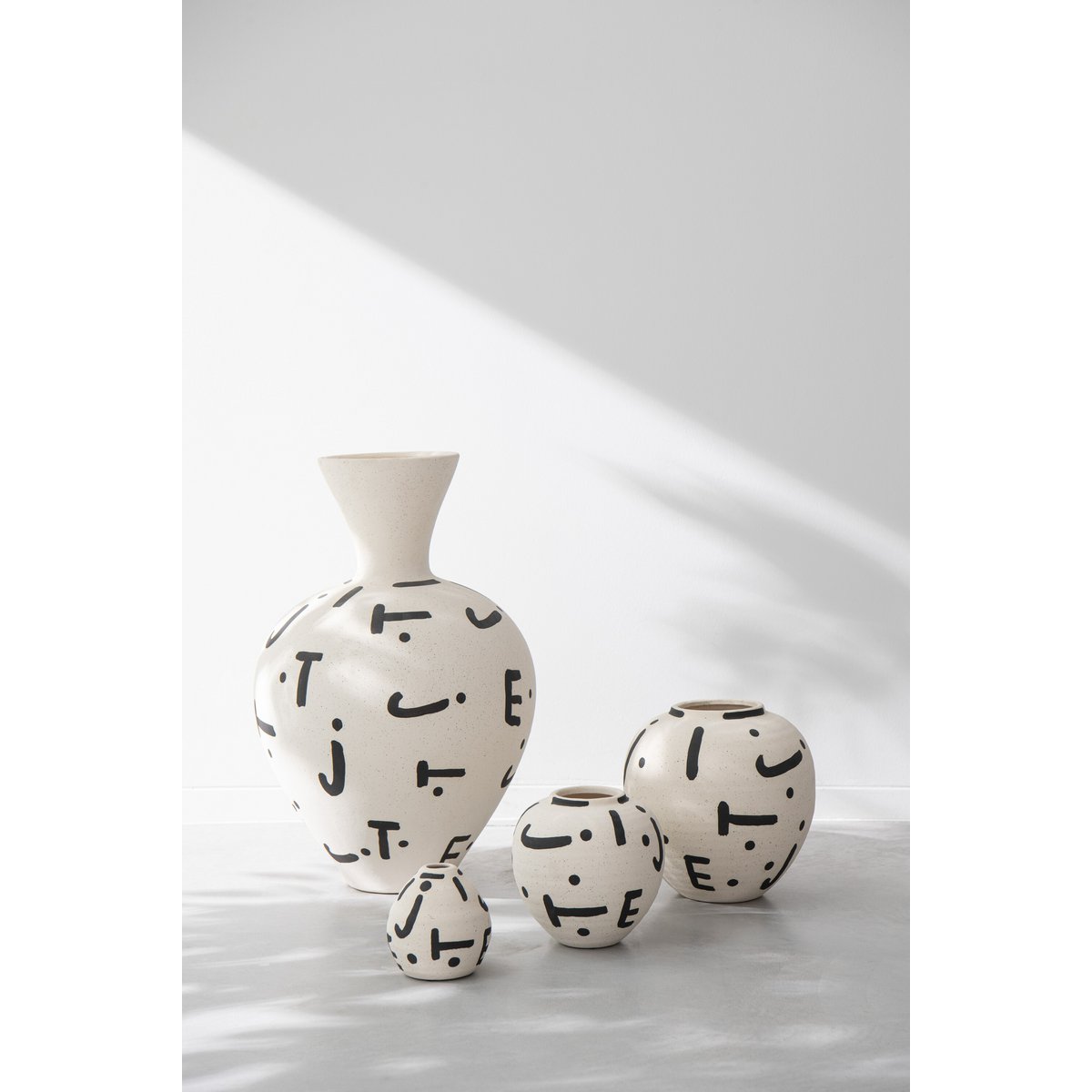 Détail du vase Kira rond - finition céramique élégante