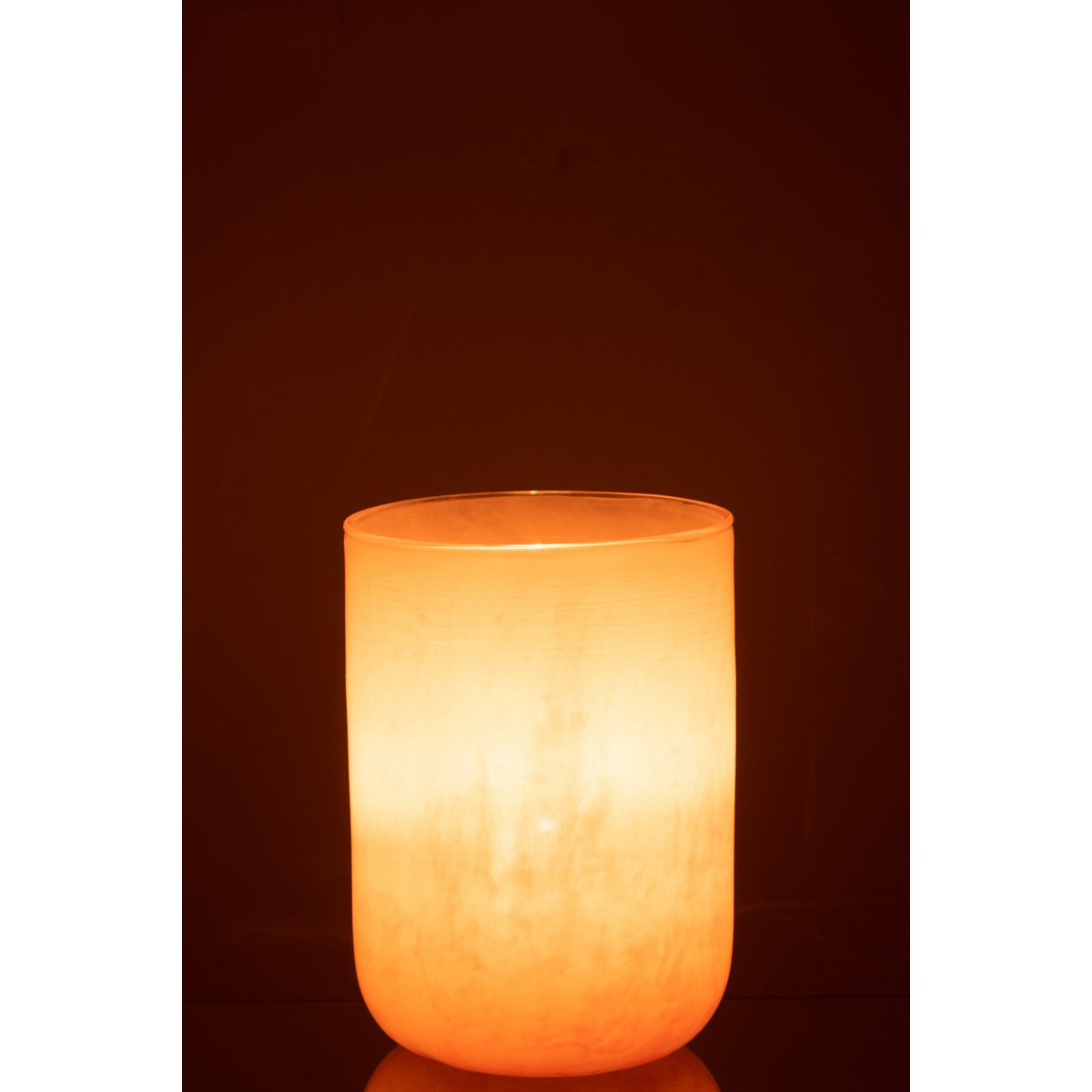 Détail du vase Corrie en verre corail, élégant et moderne