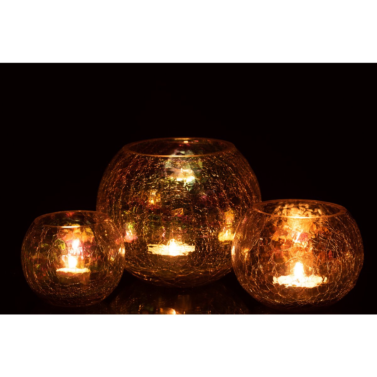 Zoom sur la texture en verre de la lanterne J-Line violet