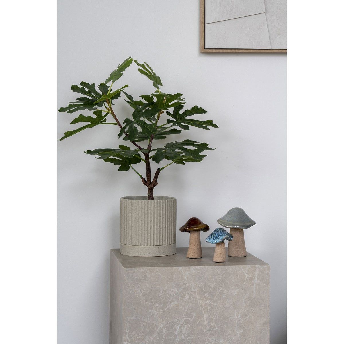 Détail d'un champignon décoratif en céramique, couleur verte