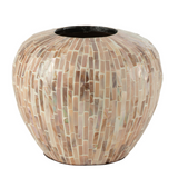 Vase Nuye Bol en rotin beige de J-Line, vue de face avec détails de texture.