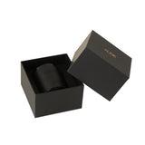 Bougie parfumée J-Line avec couvercle en cuir noir, détail du design