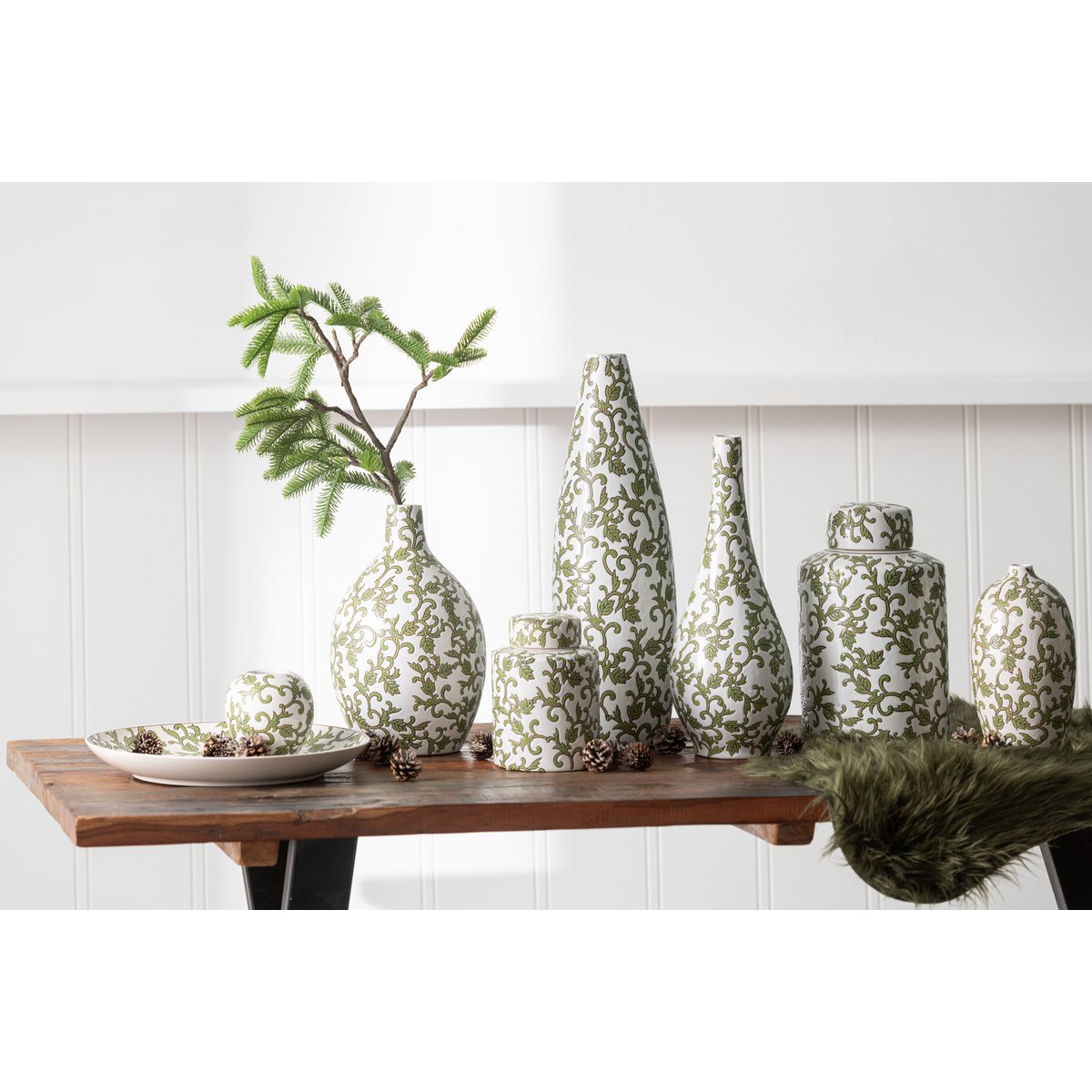 Vase Yezi J-Line en situation, décorant un salon contemporain.