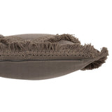 Coussin carré taupe J-Line dans un intérieur bohème