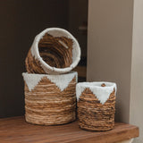 Petit panier MENIK en jonc de mer avec motif brodé en coton