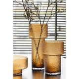 Détail du vase J-Line Betty montrant sa texture en verre marron