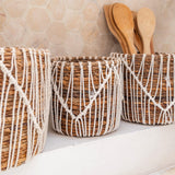 Détail du motif tissé du panier en jonc de mer ORIS