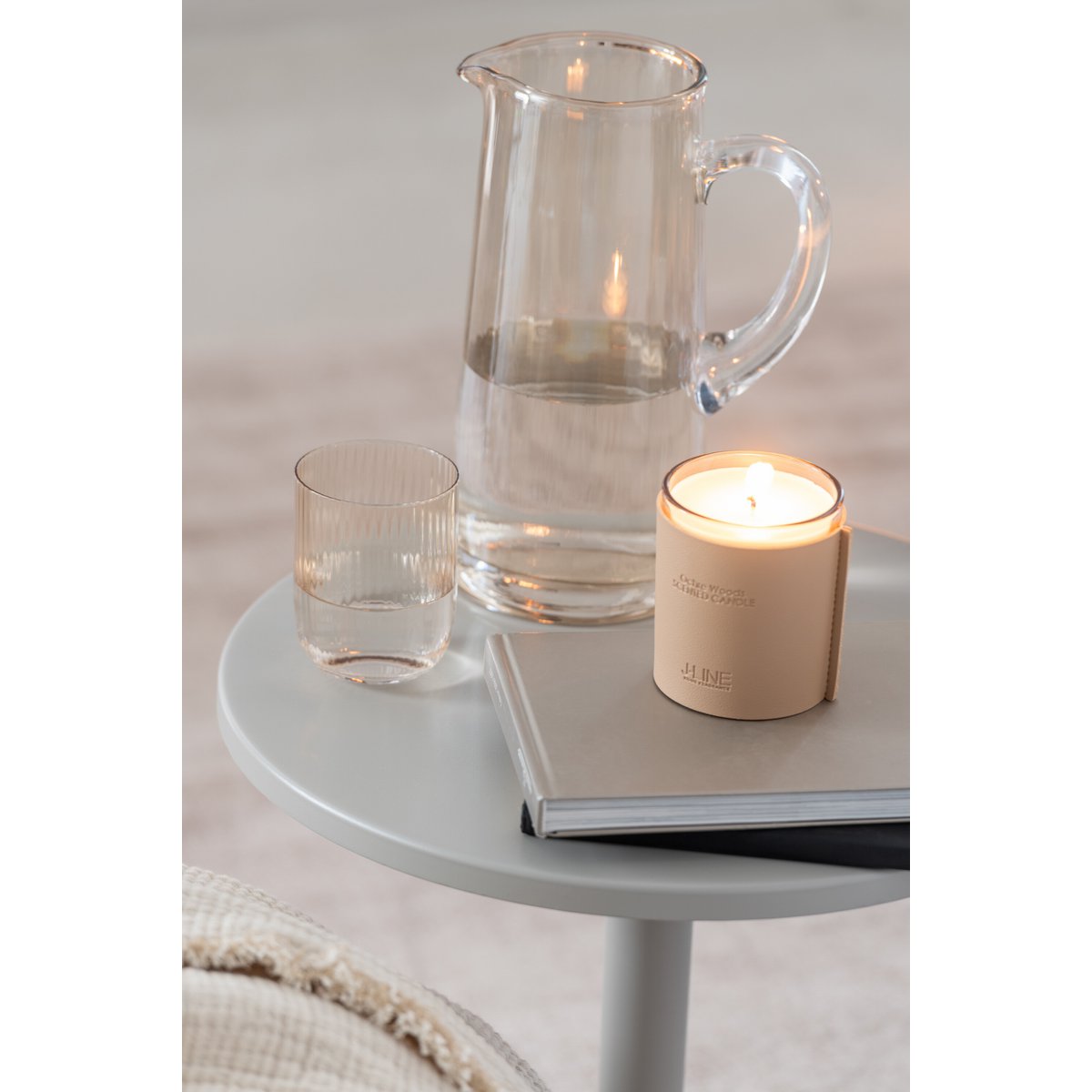 Bougie J-Line Bei 36h dans un décor moderne, ambiance chic