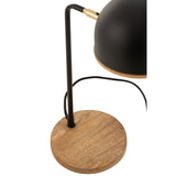 Lampe de table J-Line Evy allumée dans un salon moderne