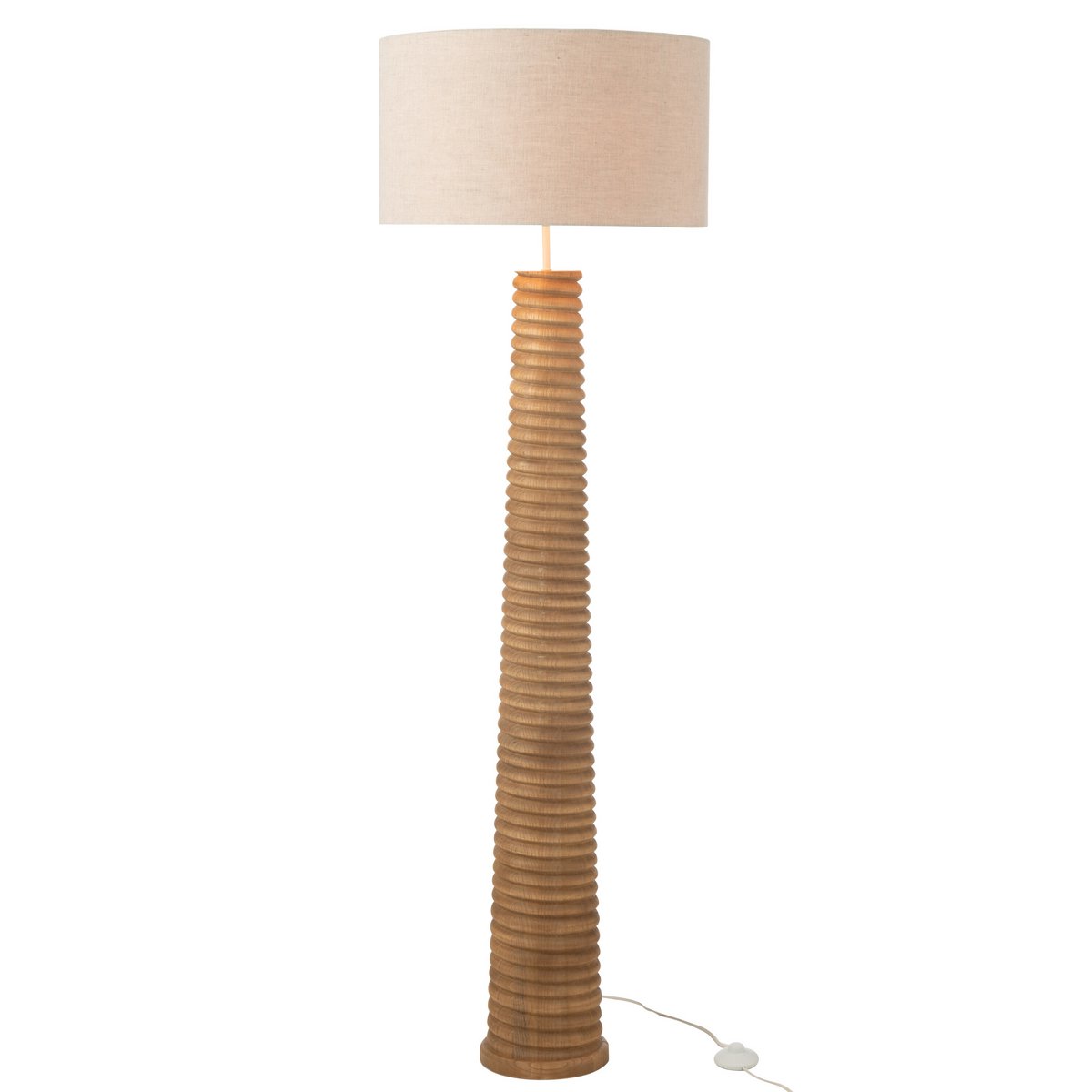 Lampadaire J-Line Threaded en bois naturel dans un salon moderne
