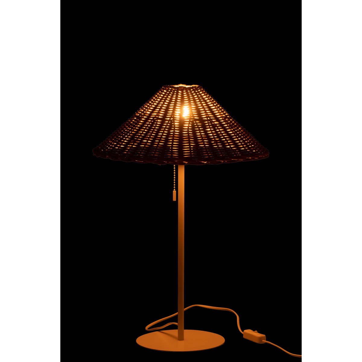 Lampe J-Line dans un salon élégant