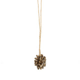 Le gland en coquillage marron cauri