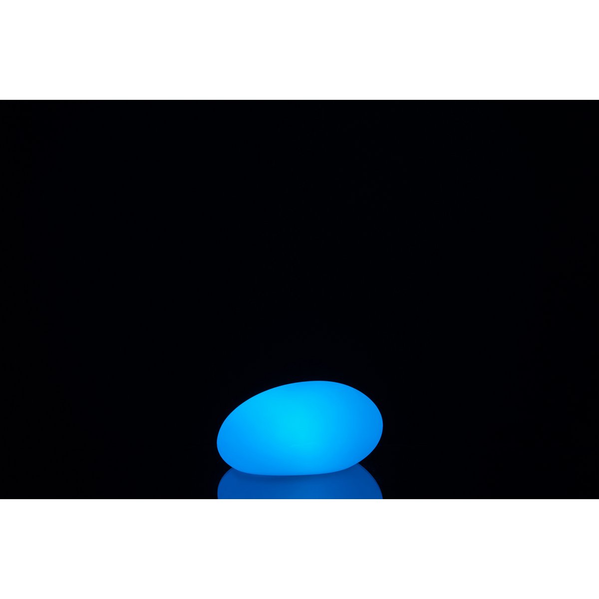 Lampe LED J-Line, gros plan sur la texture plastique