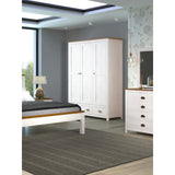 Armoire Moebilia dans une chambre élégante