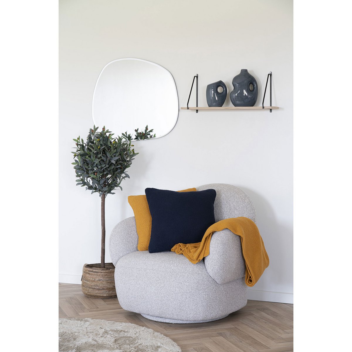 Coussin Santos 45x45 cm en situation dans une chambre