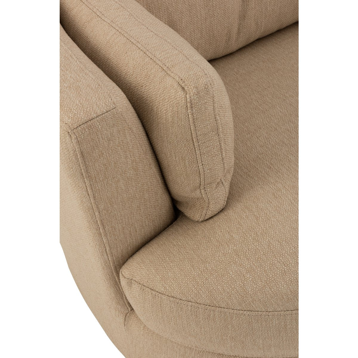 Gros plan sur les pieds en bois du fauteuil J-Line