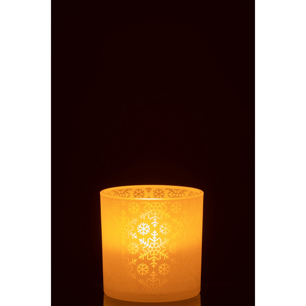 Lanterne J-Line Snow sur une table en bois, ambiance chaleureuse