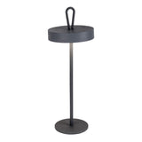 Détail de la lampe Ella montrant le design élégant