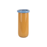 Vase Plié XL en verre jaune, vue de face avec bouquet
