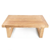 Table basse en teck récupéré - mise en scène dans un salon moderne