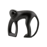 Statue singe en métal noir sur fond blanc, profil gauche