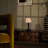 Lampe de table rechargeable en bois noir Zoë