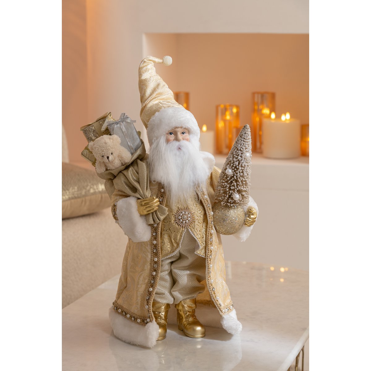 Détails du Père Noël J-Line en résine et textile doré, vue latérale