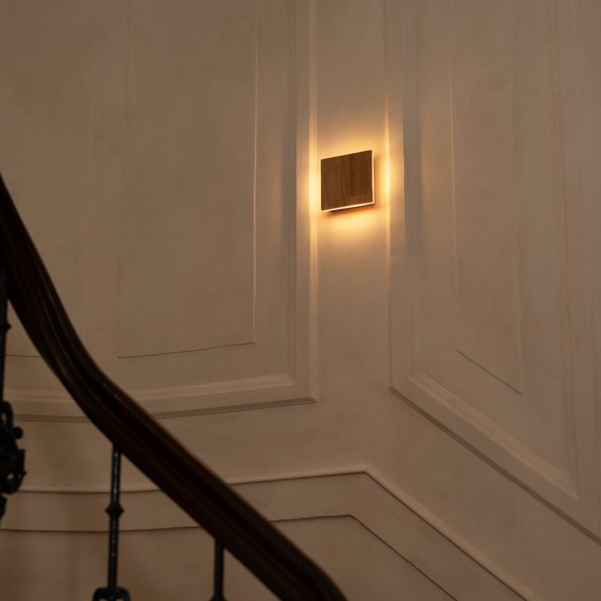 Détail de l'applique Lane en bois d'hévéa
