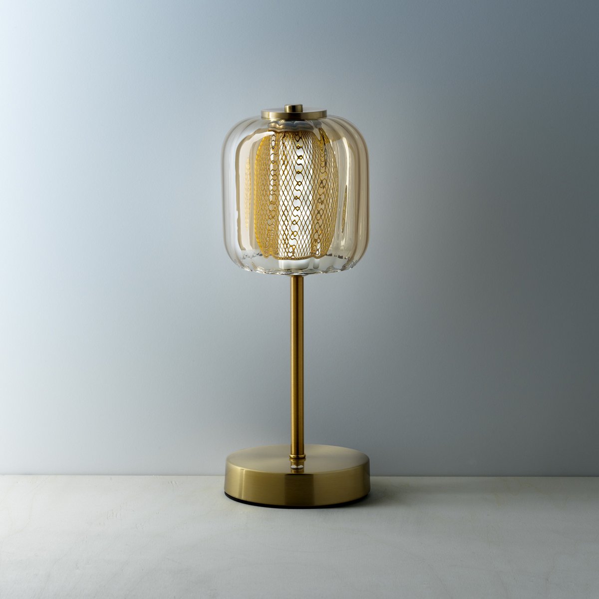 Détail de la lampe de table LED Lighty Gaga montrant sa finition sculpturale