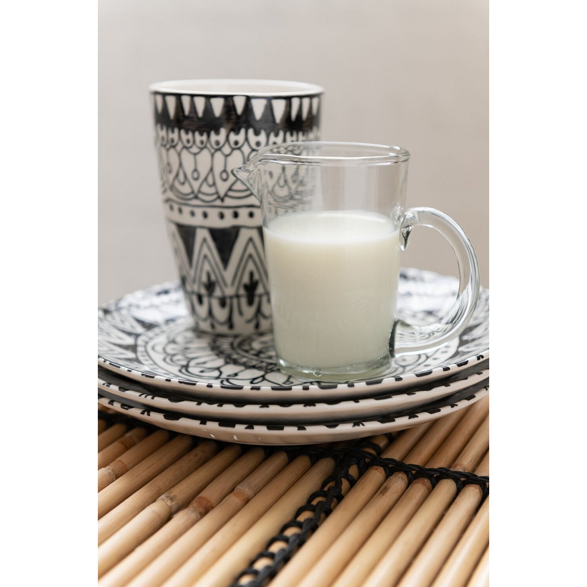 Carafe J-Line Ella en verre transparent, vue de face