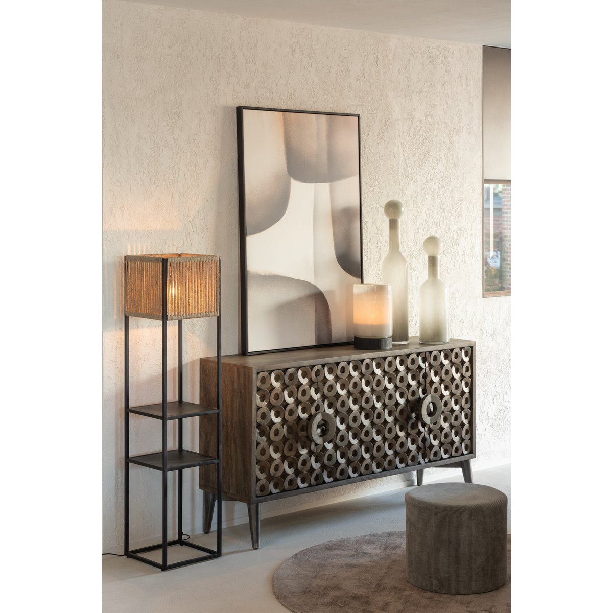 Bouteille déco Norma en verre gris dans un intérieur chic