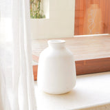 Vase blanc petit vase décoratif rond pour fleurs séchées ou fraîches coulé à la main en argile avec BAWA