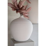 Vase Bouteille Cassia J-Line en céramique blanche, vue de face