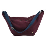 Sac demi-lune Iona Wine en coton biologique, couleur rouge vin avec bandoulière contrastée