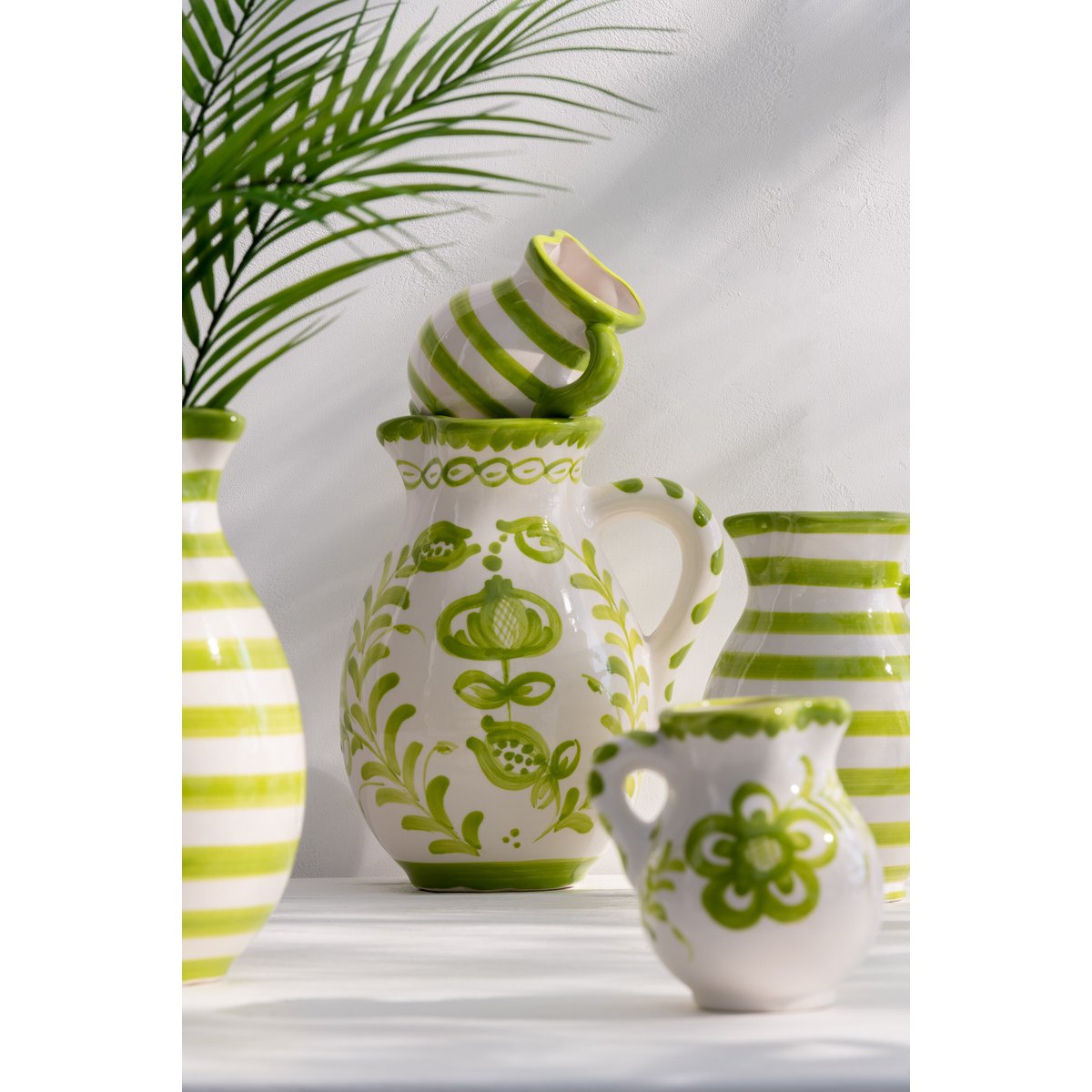 Détail du Jug Grenade J-Line - céramique artisanale