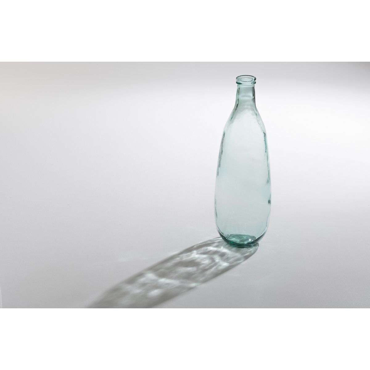 Vase bouteille J-Line en verre transparent, vue de face